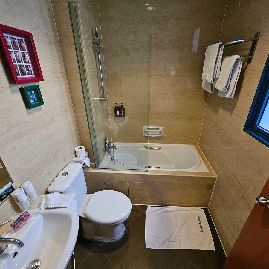 Victoria Hotel A Nuve Group Collection — Bathroom
