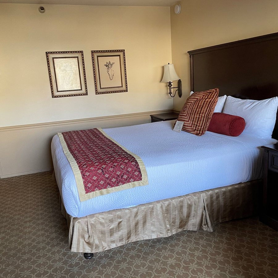 Victorian Inn — Guest room