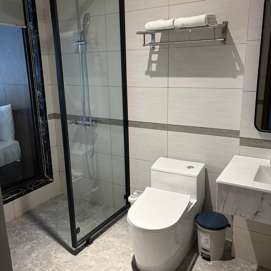 Viet Hoa Hotel Residence Cat Ba Rooftop Pool — Bathroom
