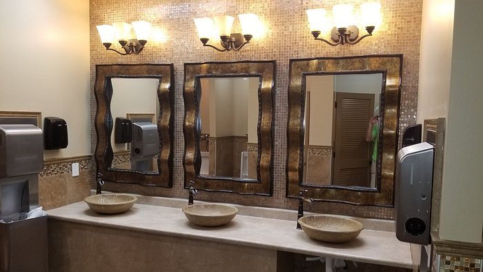 Viewpoint RV Golf Resort — Bathroom