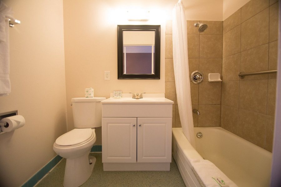 Viking Motel — Bathroom