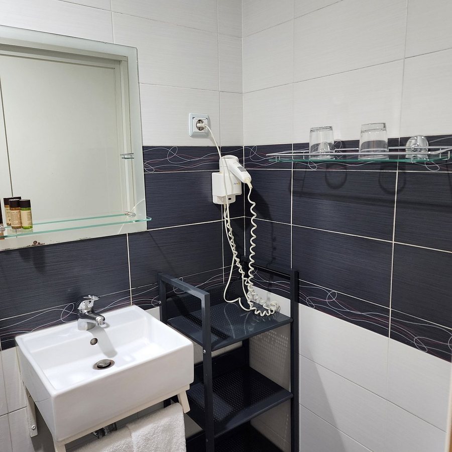 Vila Nova Guesthouse — Bathroom