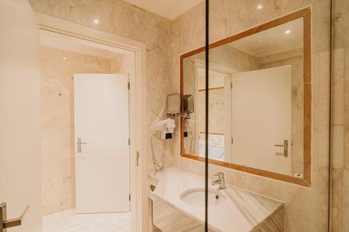 Vilamar Hotel — Bathroom