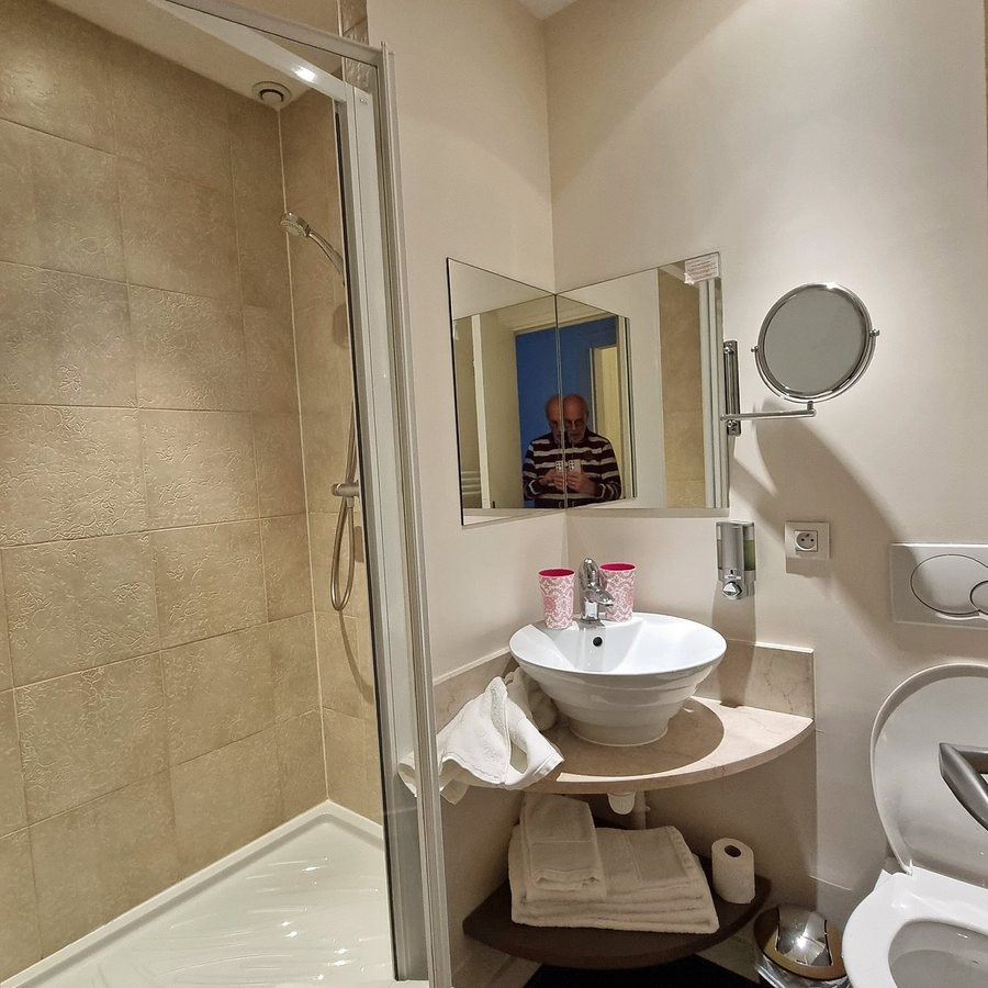 Villa Alessandra — Bathroom
