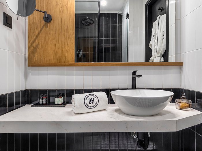 Villa Brown Ermou — Bathroom