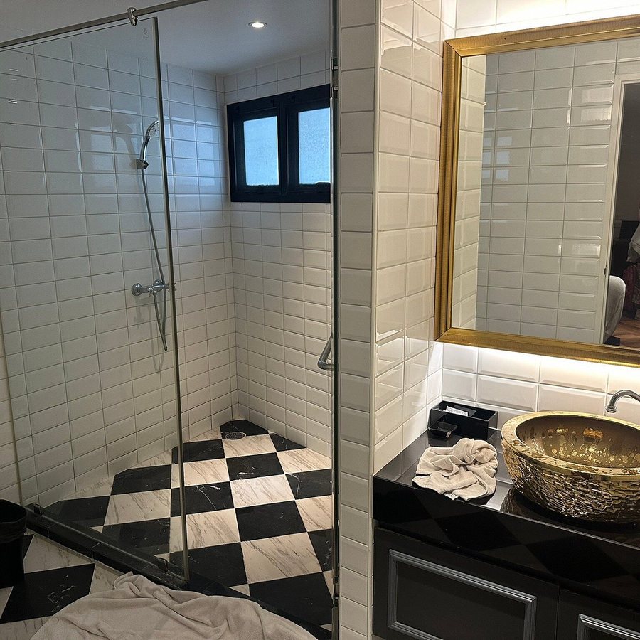 Villa De Khaosan By Chillax — Bathroom