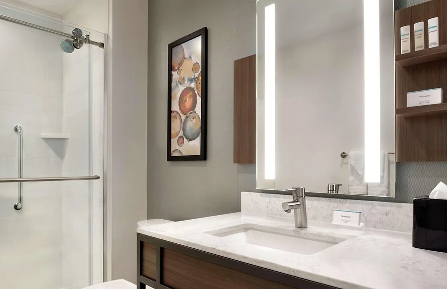 Villa Dubois Guest House Chicago Illinois — Bathroom