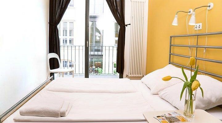 Villa Dubois Guest House Chicago Illinois — Guest room
