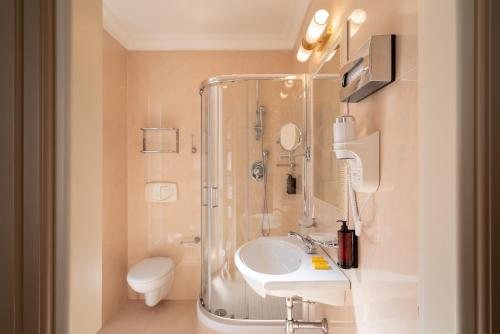 Villa Glori Hotel — Bathroom
