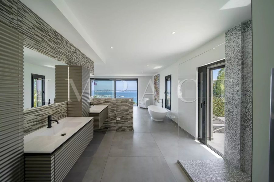 Villa Le Port d Attache — Bathroom