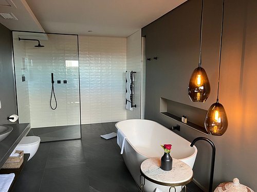 Villa Lion View Private Luxury Retreat — Bathroom