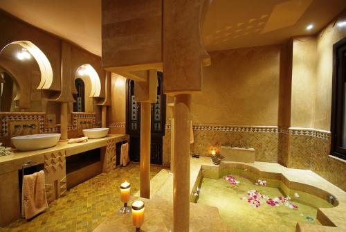 Villa Malika Silvana — Bathroom
