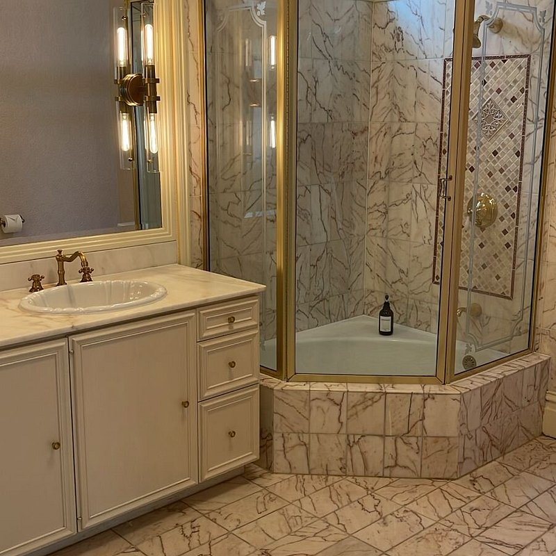 Villa Nob Hill Guest Apartments — Bathroom