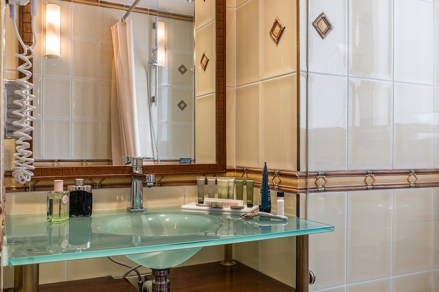 Villa Pantheon — Bathroom