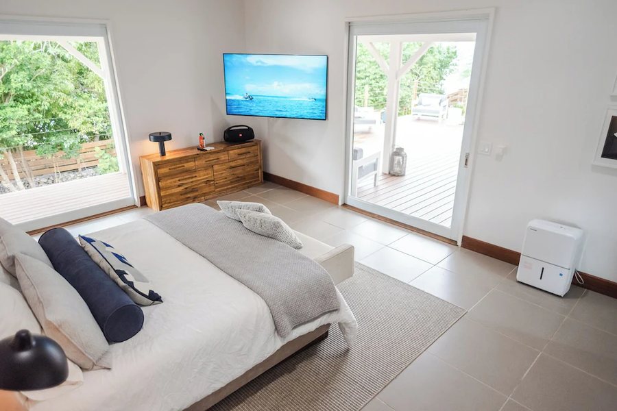 Villa Pelicano Oceanfront — Guest room