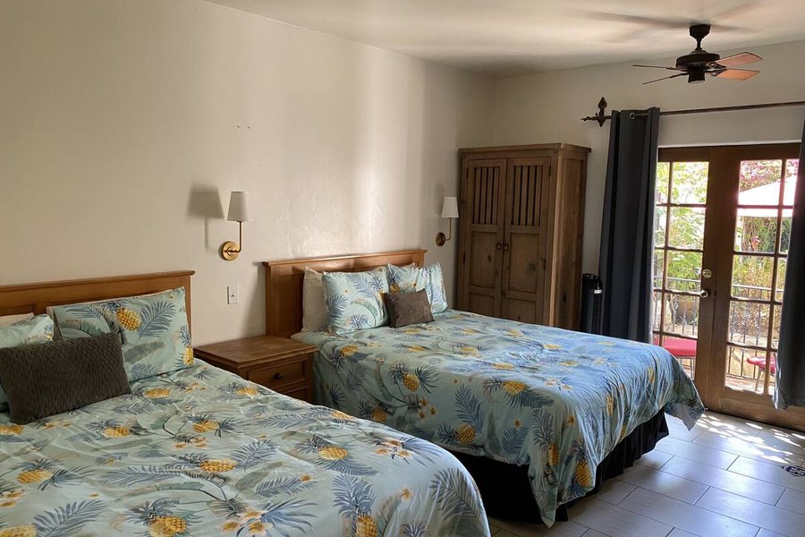 Villa Rosa Inn — Guest room