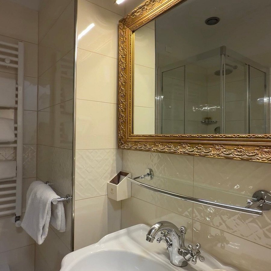 Villa Royal — Bathroom