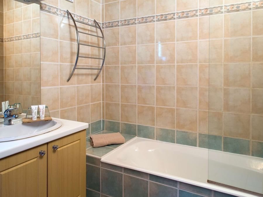 Villa Vicha Resort Spa — Bathroom