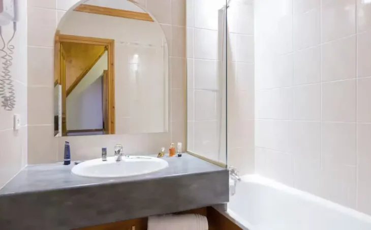 Village Club Mmv Val Cenis — Bathroom