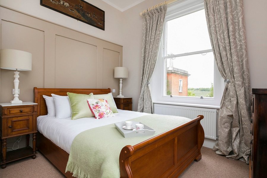 Village Green Lodge — Guest room