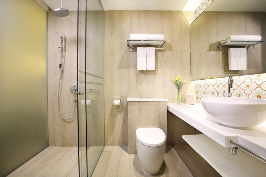 Village Hotel Katong by Far East Hospitality — Bathroom