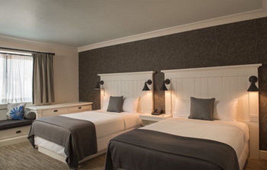 Village Hotel On Biltmore Estate — Guest room