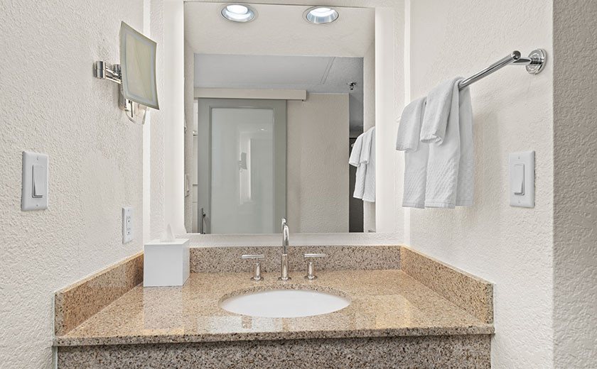 Village Inn of Destin — Bathroom