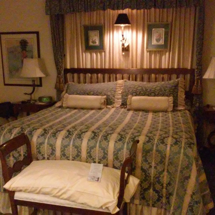 Village Inn of Hardy — Guest room