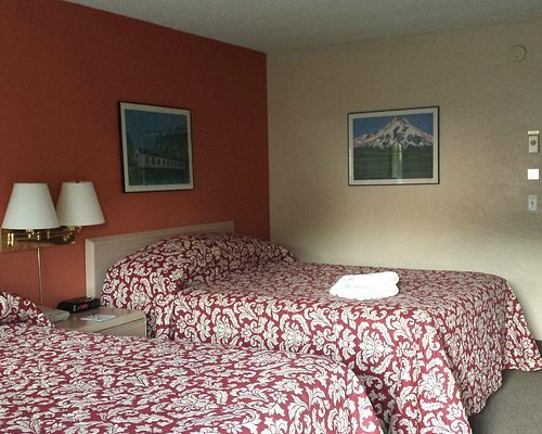 Village Inn — Guest room