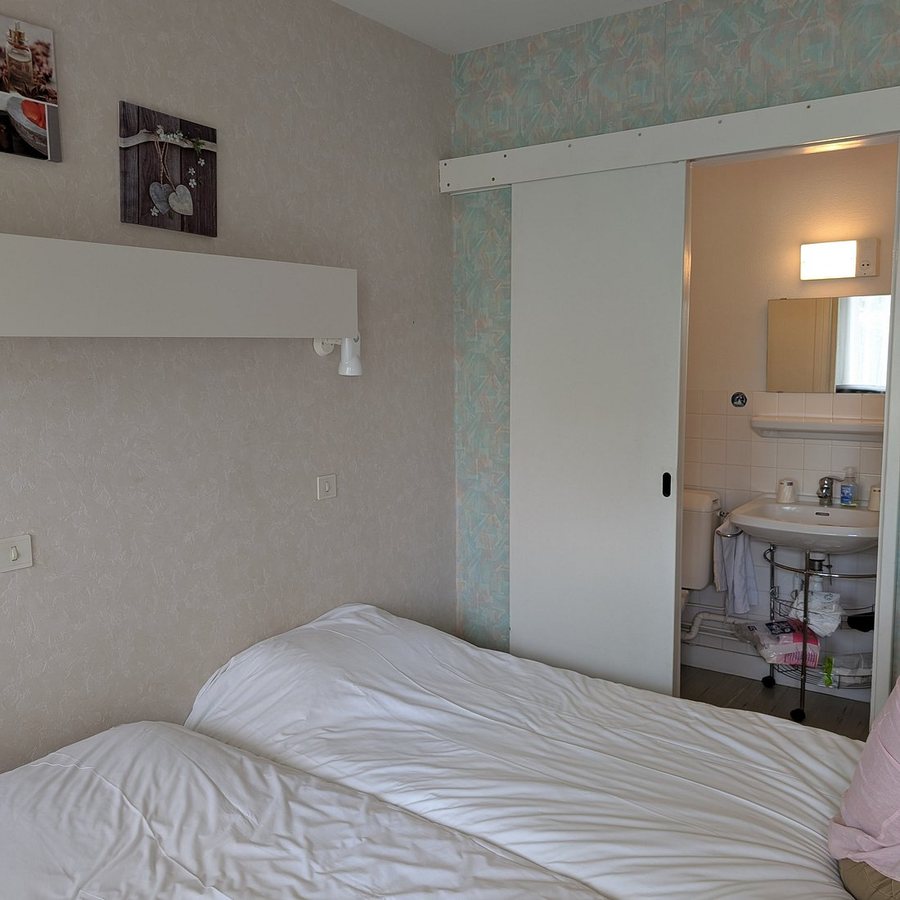 Village Vacances Puy de Dome Azureva Murol — Guest room