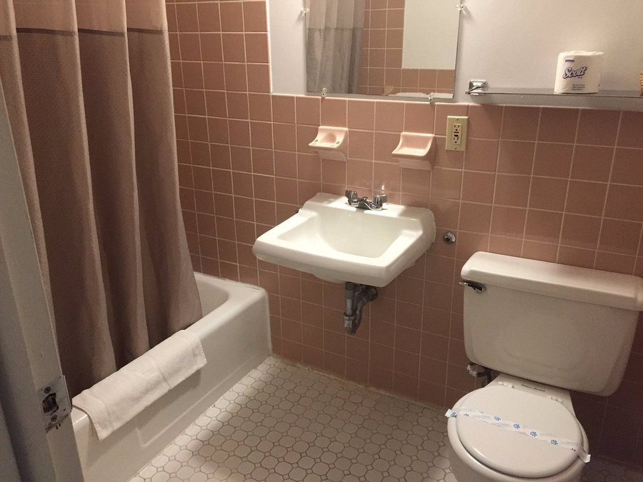 Villager Motel — Bathroom
