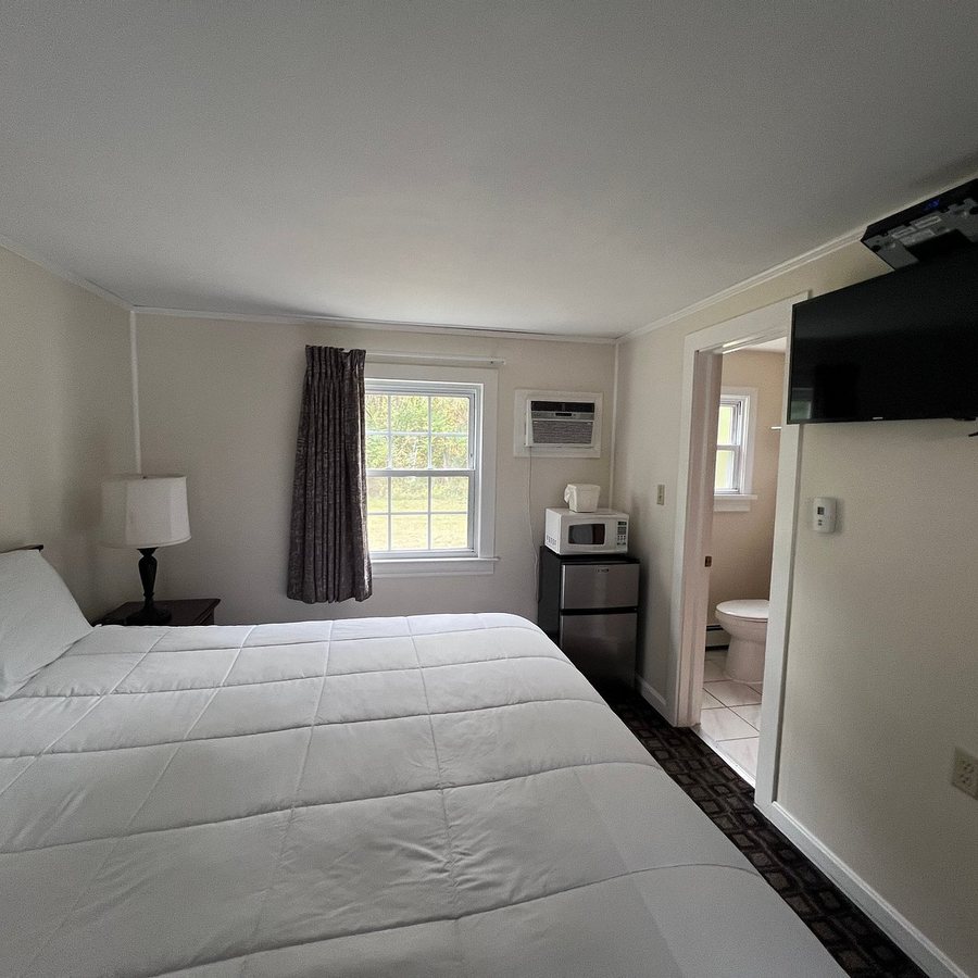 Villager Motel — Guest room