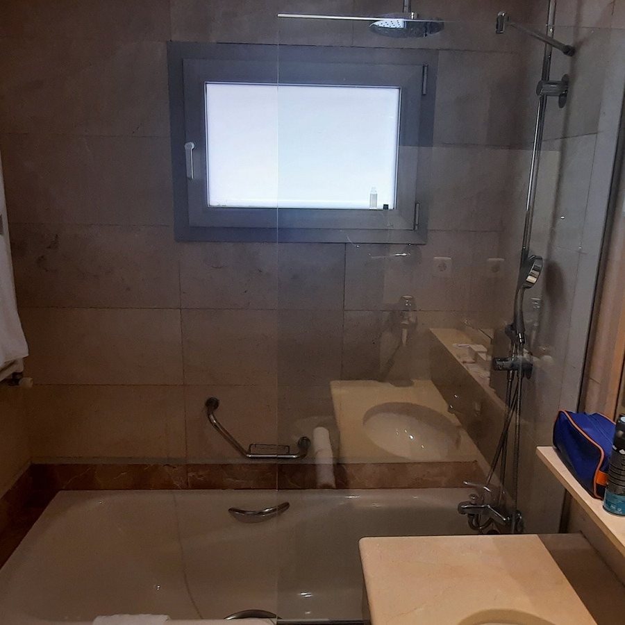 Villamadrid Hotel — Bathroom
