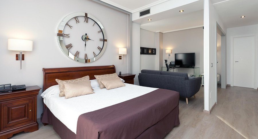 Villamadrid Hotel — Guest room