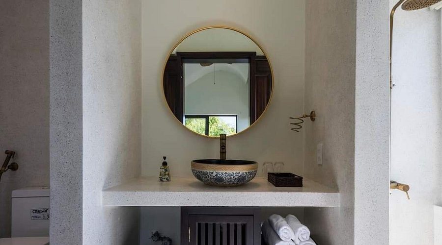 Vina Beach Pool Villas — Bathroom