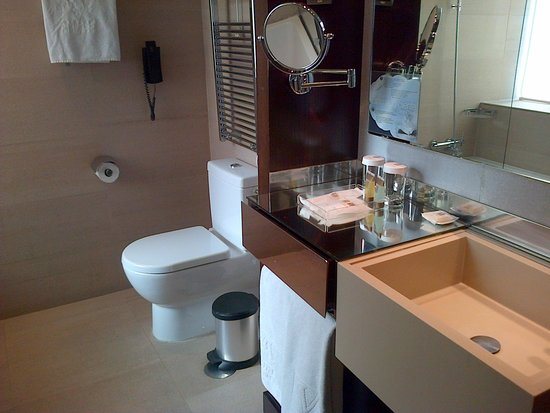 Vincci Capitol Hotel — Bathroom
