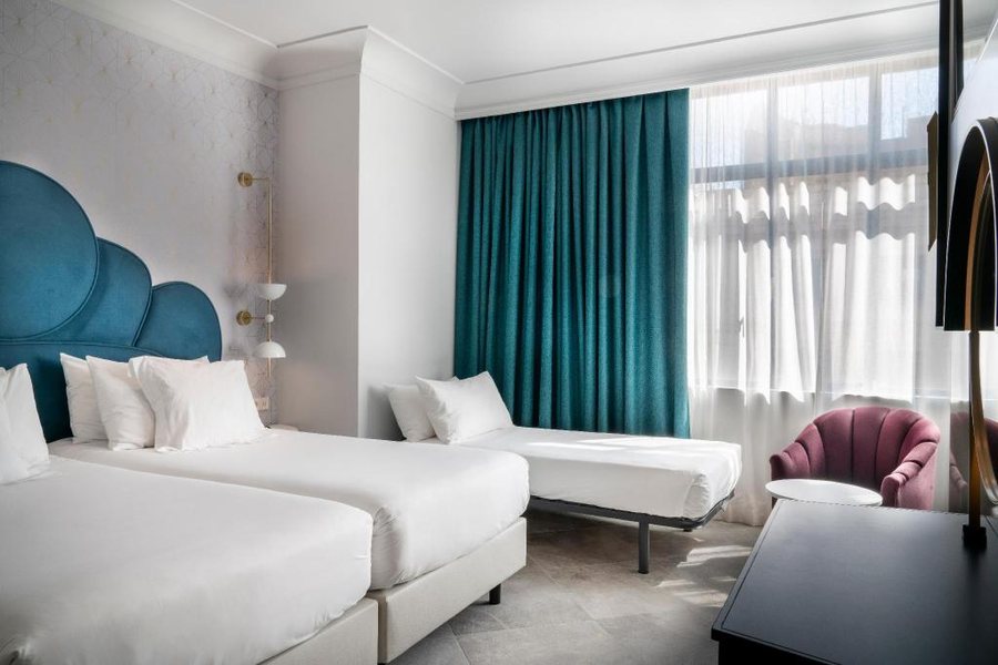 Vincci Capitol Hotel — Guest room