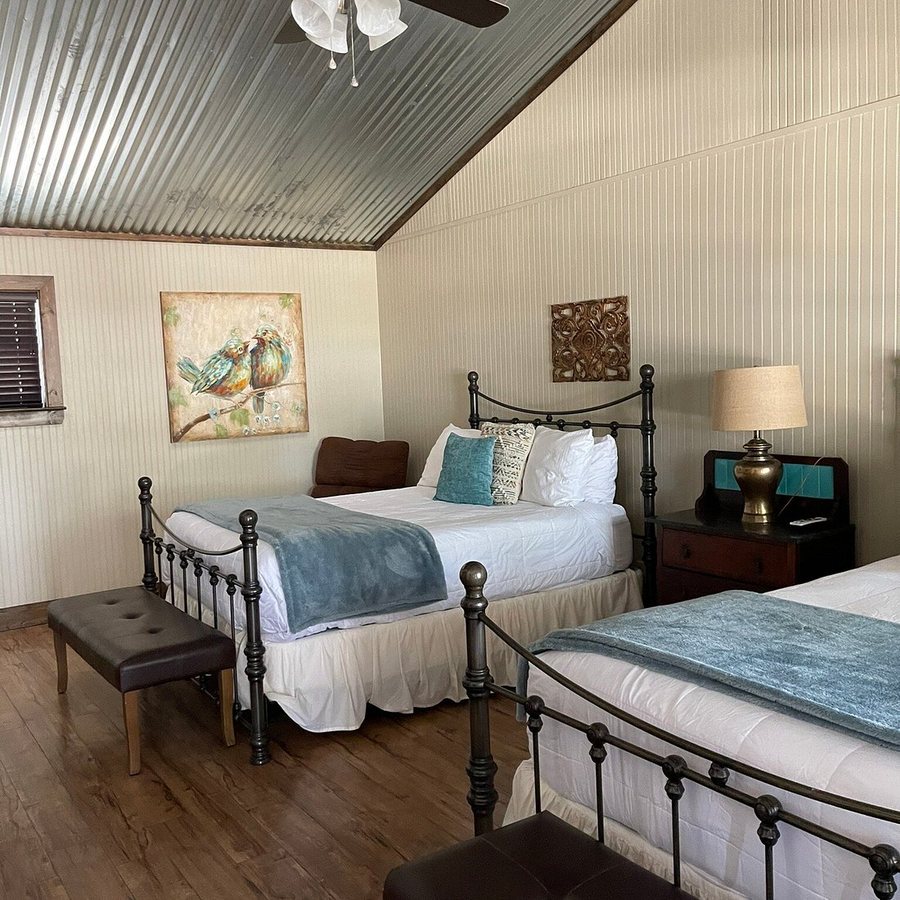 Vineyard Trail Cottages — Guest room