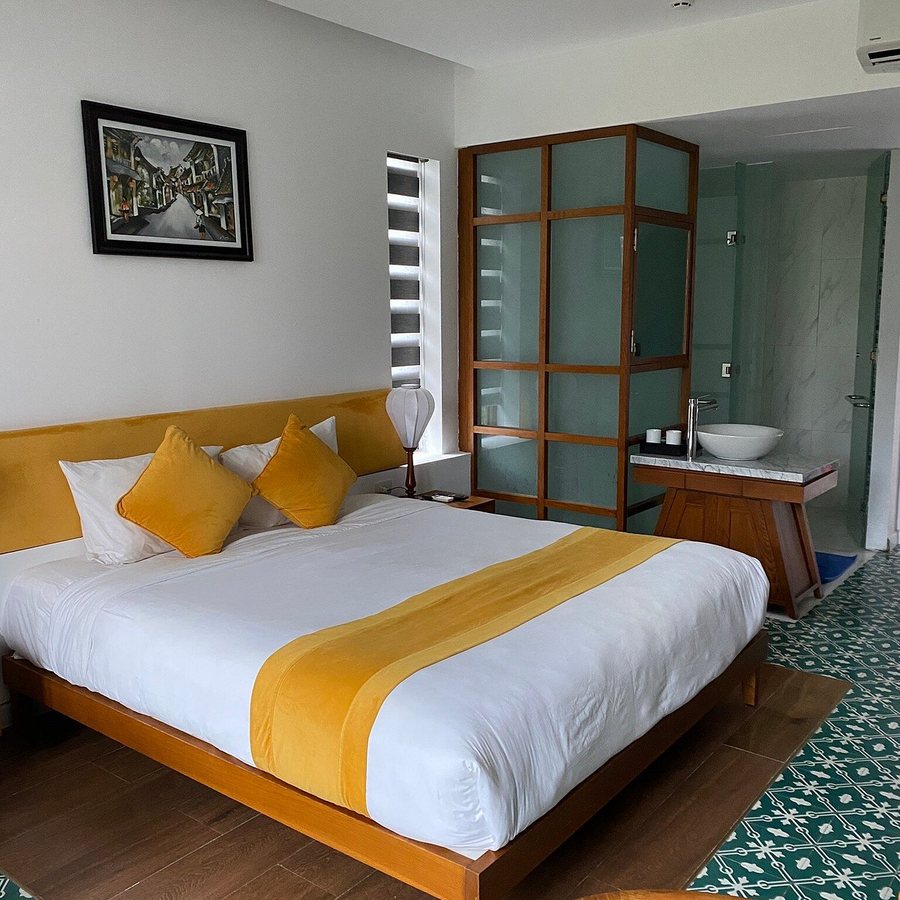 Vinh Hung Old Town Hotel — Guest room