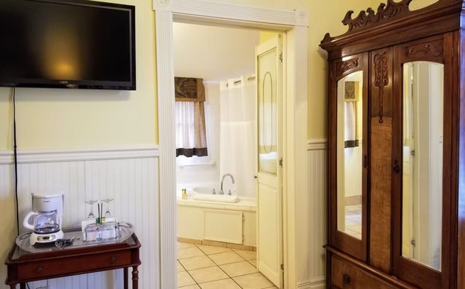 Violet Hill Bed And Breakfast — Bathroom