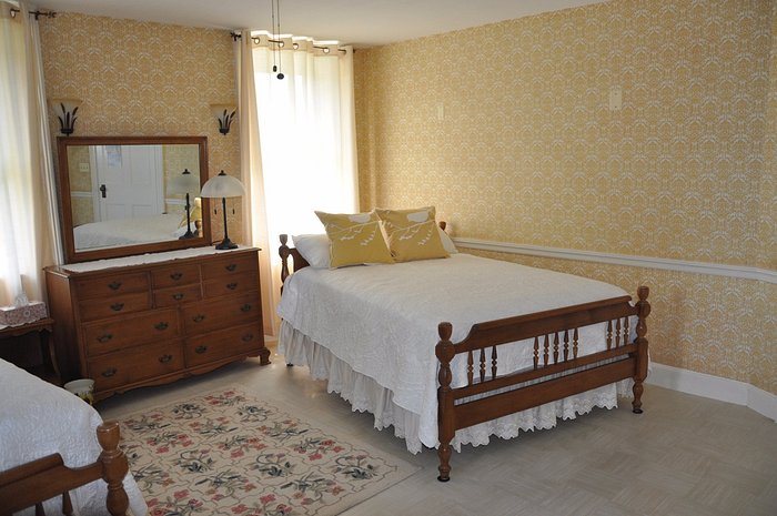 Violet Hill Bed And Breakfast — Guest room