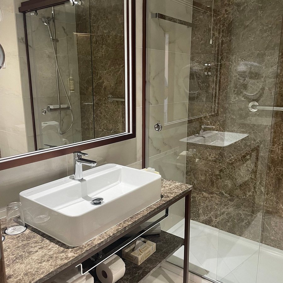 VIP Executive Suites do Marques Hotel — Bathroom