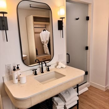 Virgin Hotels New York City — Bathroom
