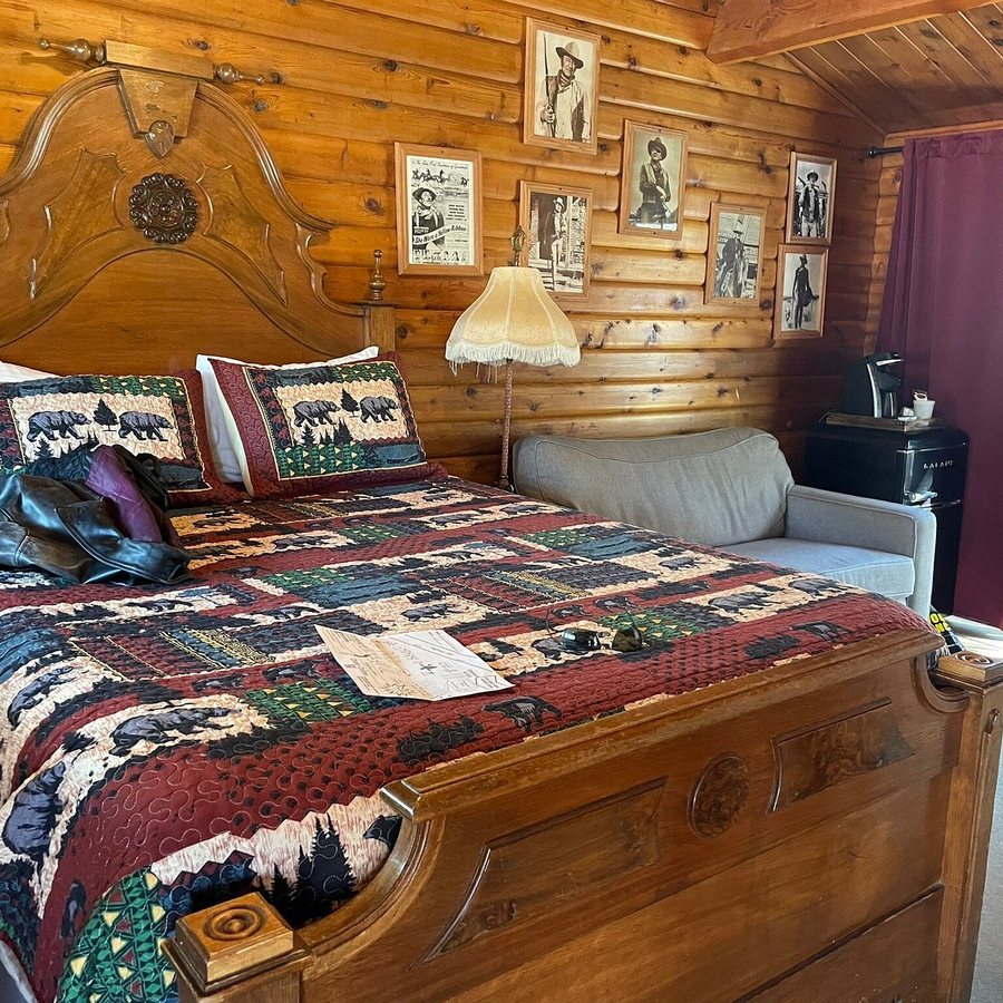 Virginia Creek Settlement — Guest room