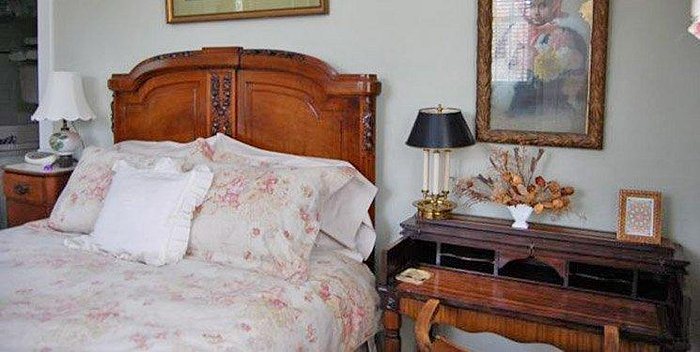 Virginia Highland Bed Breakfast — Guest room