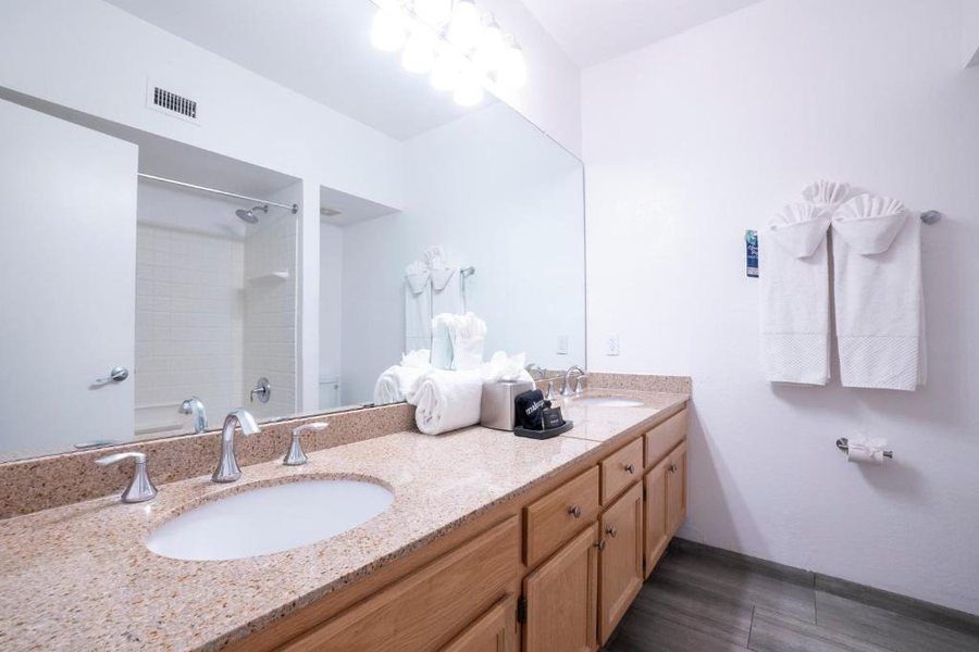 Vista Mirage — Bathroom