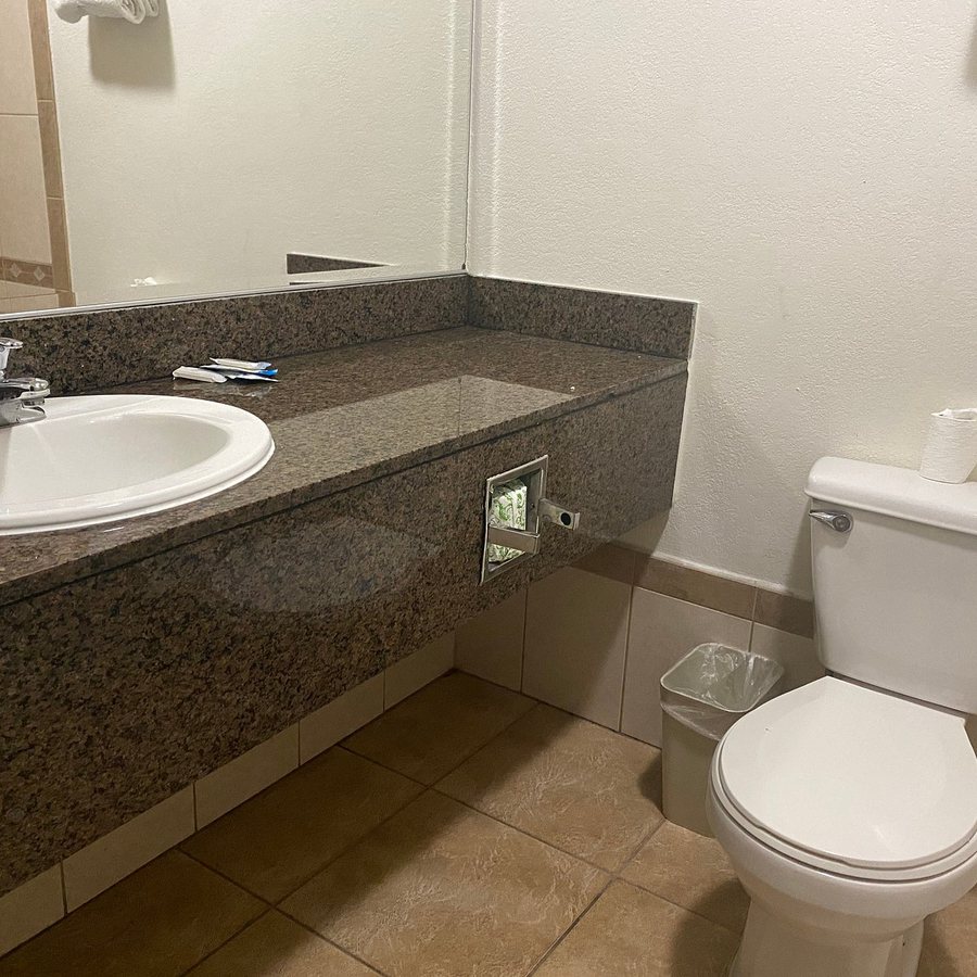 Vista Motel Los Angeles California — Bathroom