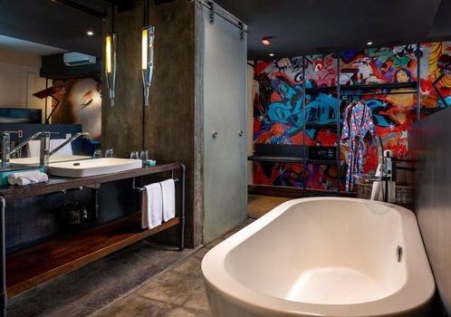 Viva Dash Hotel Seminyak — Bathroom