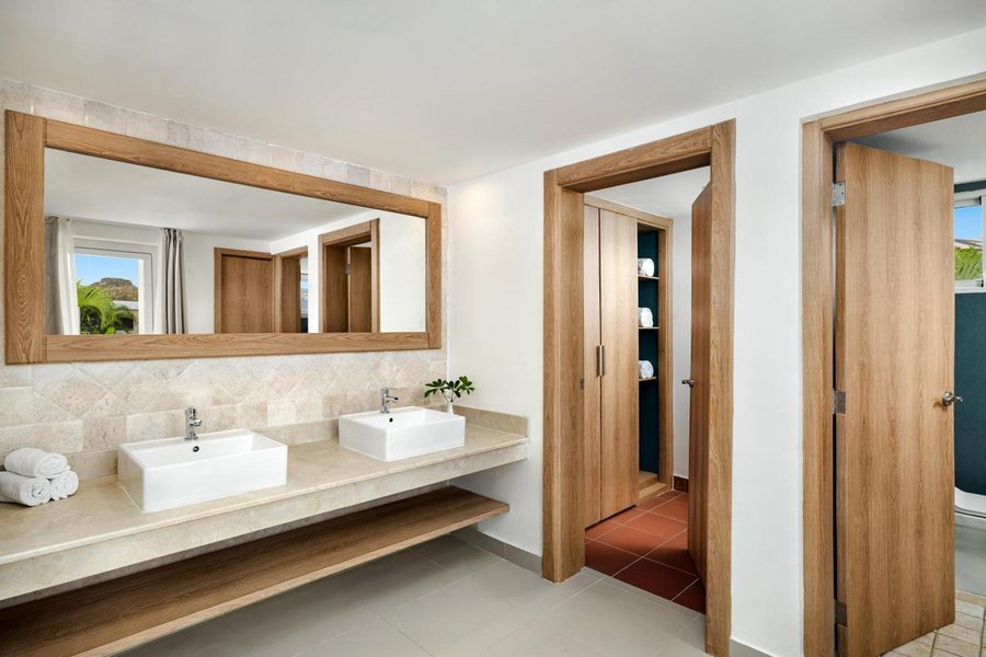 Viva Dominicus Beach By Wyndham A Trademark All Inclusive Resort — Bathroom