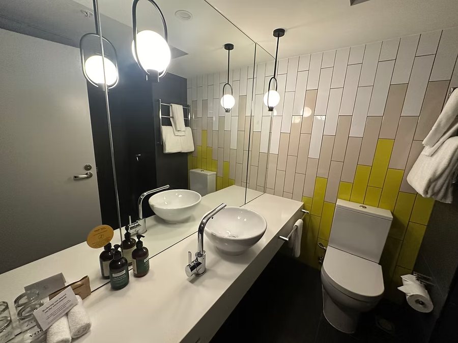 Voco Brisbane City Centre By Ihg — Bathroom